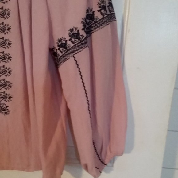 Pink embroidered peasant top sz L - Picture 3 of 5